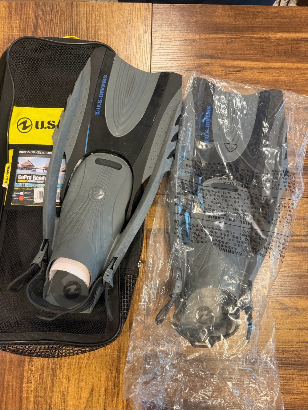 Pair of Gray Snorkel Fins L/XL with Carry Bag -FINS ONLY- Menโs Size 9-13